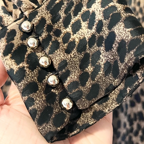 •LEOPARD PRINT HIGH NECKLINE SHEER BLOUSE• - Picture 3 of 3